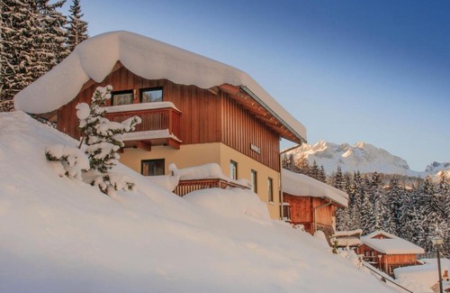 Annaberg im Lammertal Ski Chalet | Spacious Chalet in Annaberg-Lungötz with Sauna