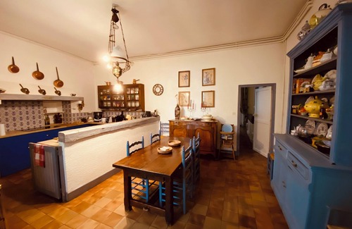 Issus House | Spacious chateau in fabulous Issus with swimming pool and tennis, WiFi