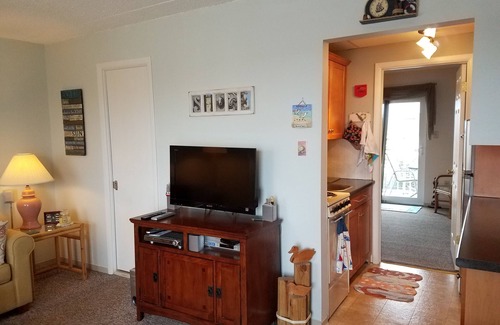 North End Condo | Spacious, Clean, Condo Near the Beach, Boardwalk, and the Downtown