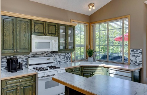 Southeast Calgary House | Spacious,Clean Estate 5 BD Home THE POINT IN DOUGLASDALE