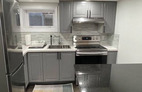 Earlscourt House | Spacious, clean & new 1 bed/2 bath + office in heart of Corso Italia