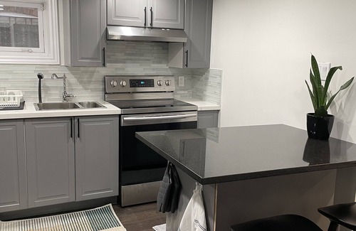 Earlscourt House | Spacious, clean & new 1 bed/2 bath + office in heart of Corso Italia
