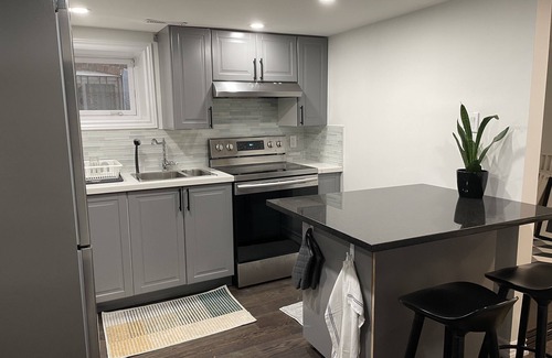 Earlscourt House | Spacious, clean & new 1 bed/2 bath + office in heart of Corso Italia