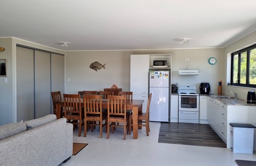 Coromandel House | Spacious clean & sunny home with fabulous views! 2.7kms to town. Unlimited Wi-Fi