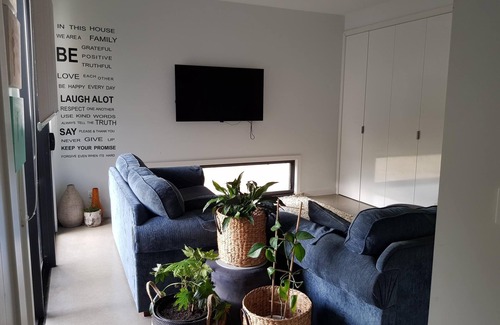 Bellbrae House | Spacious Coastal Oasis, Bush meets Beach Family Home