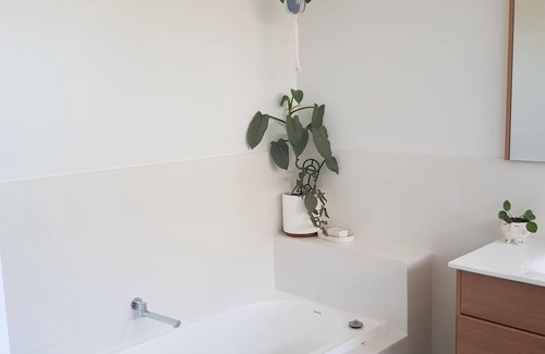 Bellbrae House | Spacious Coastal Oasis, Bush meets Beach Family Home
