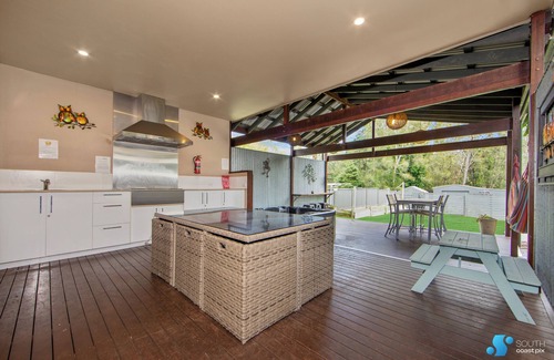 Moruya Heads House | SPACIOUS COASTAL RETREAT - pet friendly with an easy walk to beach or river