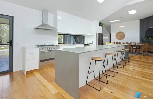 Moruya Heads House | SPACIOUS COASTAL RETREAT an easy walk to river or beach