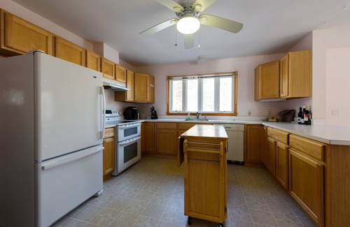 Edgartown House | Spacious colonial in great location!