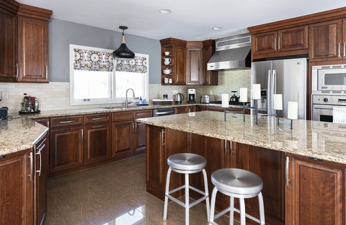 Magnesia Falls Cove House | Spacious, Comfortable, Stylish House with Privacy and Killer Views. Dogs Welcome