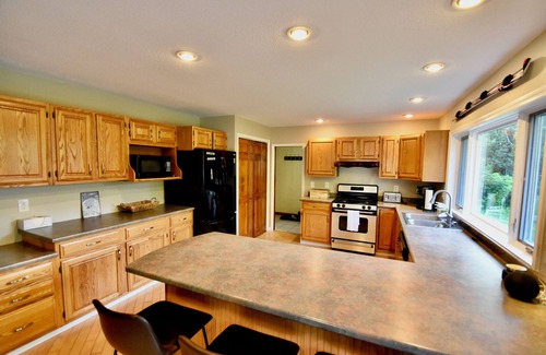 East Haven  Rutland County House | Spacious, comfortable home, close to Killington and Pico. Sleeps 8.