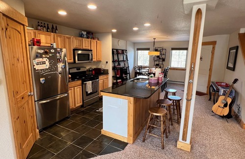 Fraser Condo | Spacious Condo! 1620 sqf | 2br | 5 minutes to Winter Park Town
