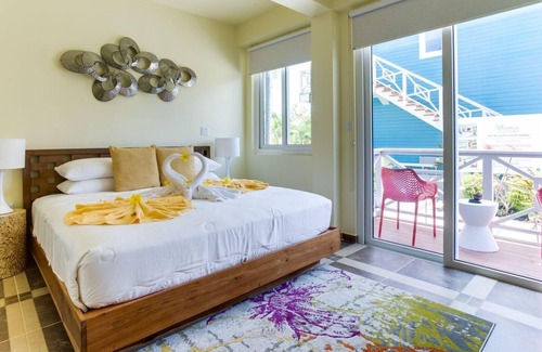 Placencia Resort | Spacious Condo w/ Balcony, Kitchen, & WiFi - Steps to Beach, Shops, & Dining