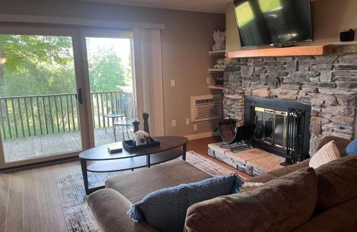 Bellaire House | Spacious Condo with Pool Pass!