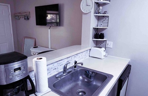 Pinellas Point Apartment | Spacious condominium near beaches