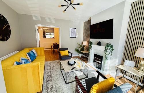 Wyken House | Spacious, Contemporary 2-bed House - Hosted by Hutch Lifestyle