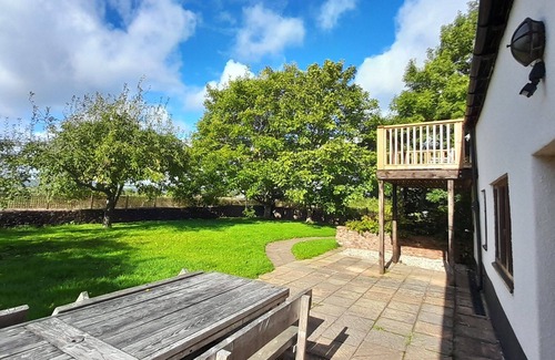 Cullompton House | Spacious Converted Barn on a Flower Farm, Devon Countryside, Family Friendly
