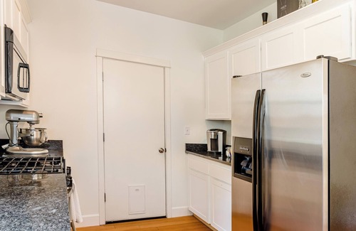 Portsmouth House | Spacious Corporate Haven, AC, WIFI, Workspace