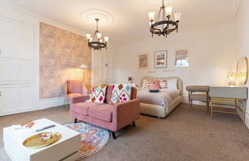 Northway Other | Spacious, Cosy Cotswolds Farmhouse with Annex
