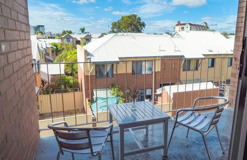 Perth Apartment | Spacious & Cosy self-contained 1 bedroom apartmentn