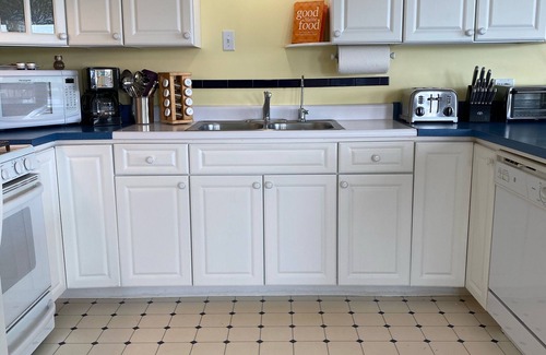 Port Clyde House | Spacious cottage in Port Clyde village with harbor views.