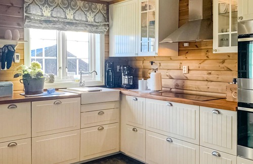 B House | Spacious cottage with panoramic view and sauna.