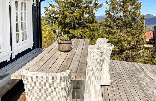 B House | Spacious cottage with panoramic view and sauna.