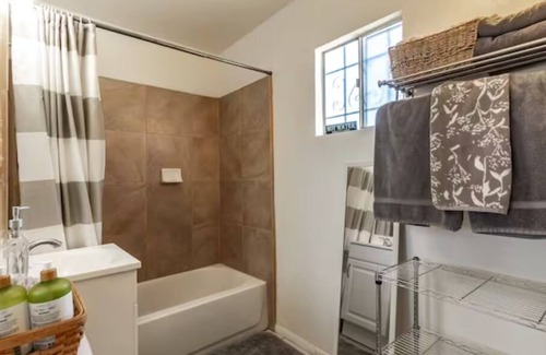 Encanto Cottage | Spacious Cottage with easy access to it all!