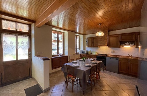 Laprugne Cottage | Spacious cottage with garden, pets allowed