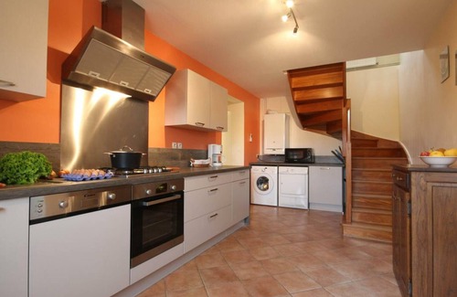 Mauves-sur-Huisne Cottage | Spacious Countryside Retreat with Modern Amenities, Games Area, and Wildlife Views