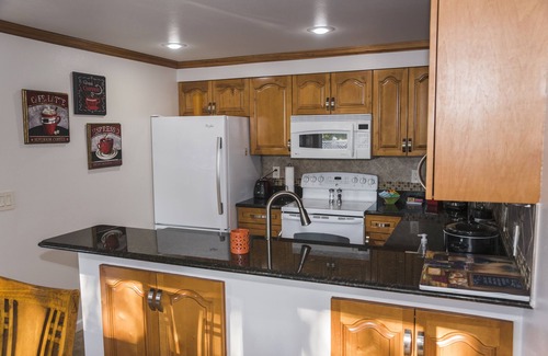 Broadview Apartment | Spacious Cozy, Quiet 5 STAR Apartment & Secured Parking In Seattle