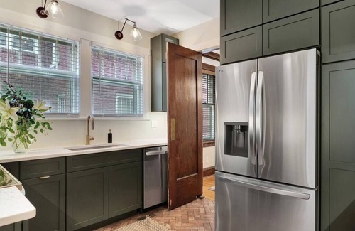 Champaign House | Spacious Craftsman Charmer