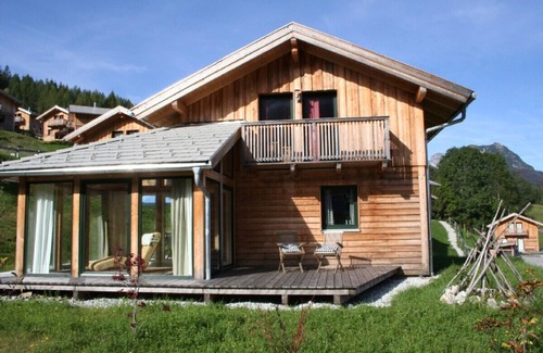 Annaberg im Lammertal Ski Chalet | spacious detached holiday house with winter garden