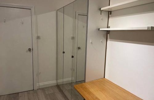 Cubitt Town House | Spacious double bedroom with private bathroom in London Canary Wharf for short stay or long let near O2 and Excel Exhibition centre and easy to reach from all airports in around London