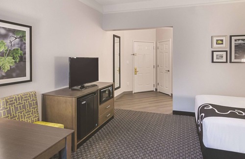 Orlando Hotel | Spacious Double Beds Room, La Quinta Inn & Suites, Free Breakfast, UCF Nearby
