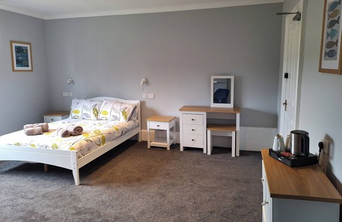 Cranleigh House | Spacious Double Room with Lovely Views