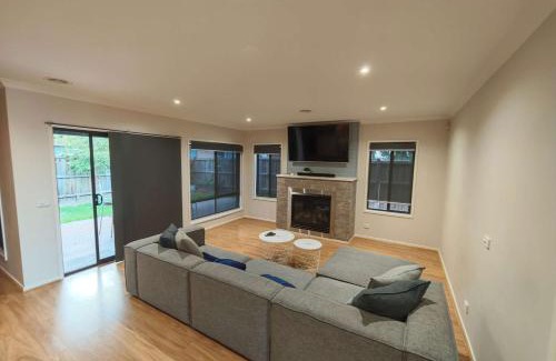 Point Cook House | Spacious Double Story Family House with Amazing City Views