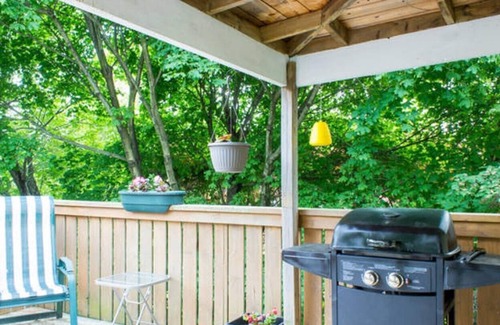 Downtown House | Spacious Downtown Location in a Trendy Neighbourhood Near Everything