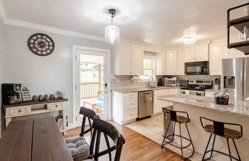 Knoxville House | Spacious Downtown Retreat 5 mins to UT and Market Square