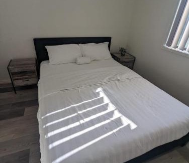 Gladstone House | Spacious Entire 4Bedroom House in Gladstone 1 to 8 People can Stay