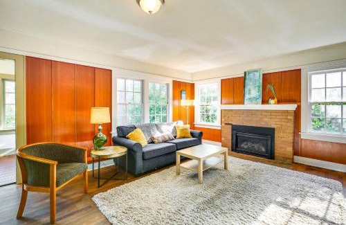 Amazon House | Spacious Eugene Home with Patio - Walk to UO Campus!