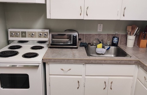 Regina Condo | Spacious Executive 1 Bedroom Condo steps away from many amenities!