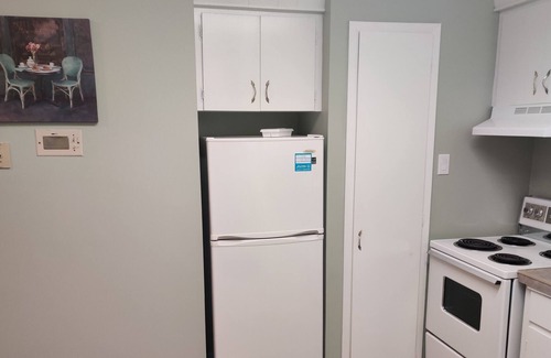 Regina Condo | Spacious Executive 1 Bedroom Condo steps away from many amenities!