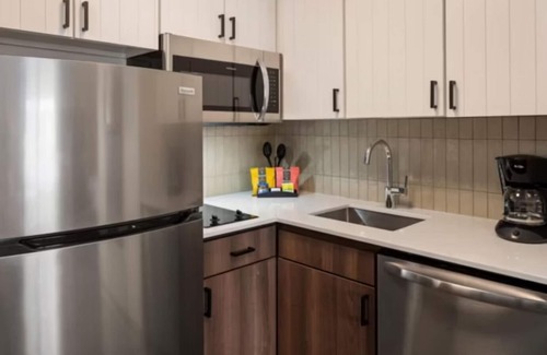 West Bloomington Hotel | Spacious Extended Stay in Bloomington – Great for Families, Business & Shopping