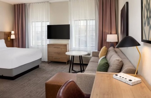 West Bloomington Hotel | Spacious Extended Stay in Bloomington – Great for Families, Business & Shopping