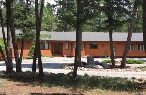 East Kootenay House | Spacious family retreat in Dutch Creek, Fairmont Hot Springs with 60’ Labyrinth