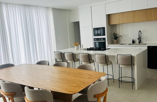 Canasvieiras House | Spacious Family Home with Pool in Exclusive Gated Community – Canajurê
