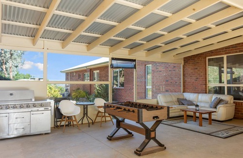 Bonnie Doon House | Spacious, family friendly home. Incredible views of lake Eildon and lake access