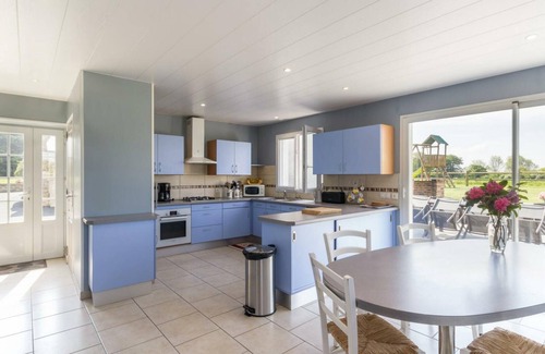 Hardinvast Cottage | Spacious Family-Friendly Cottage with Large Garden, Fireplace, and Close to Cherbourg and the Sea
