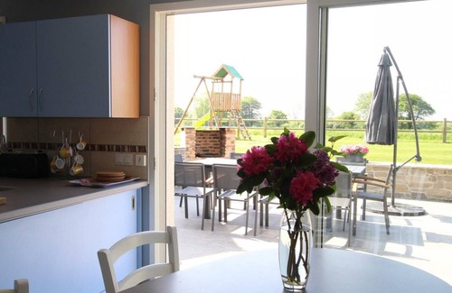 Hardinvast Cottage | Spacious Family-Friendly Cottage with Large Garden, Fireplace, and Close to Cherbourg and the Sea